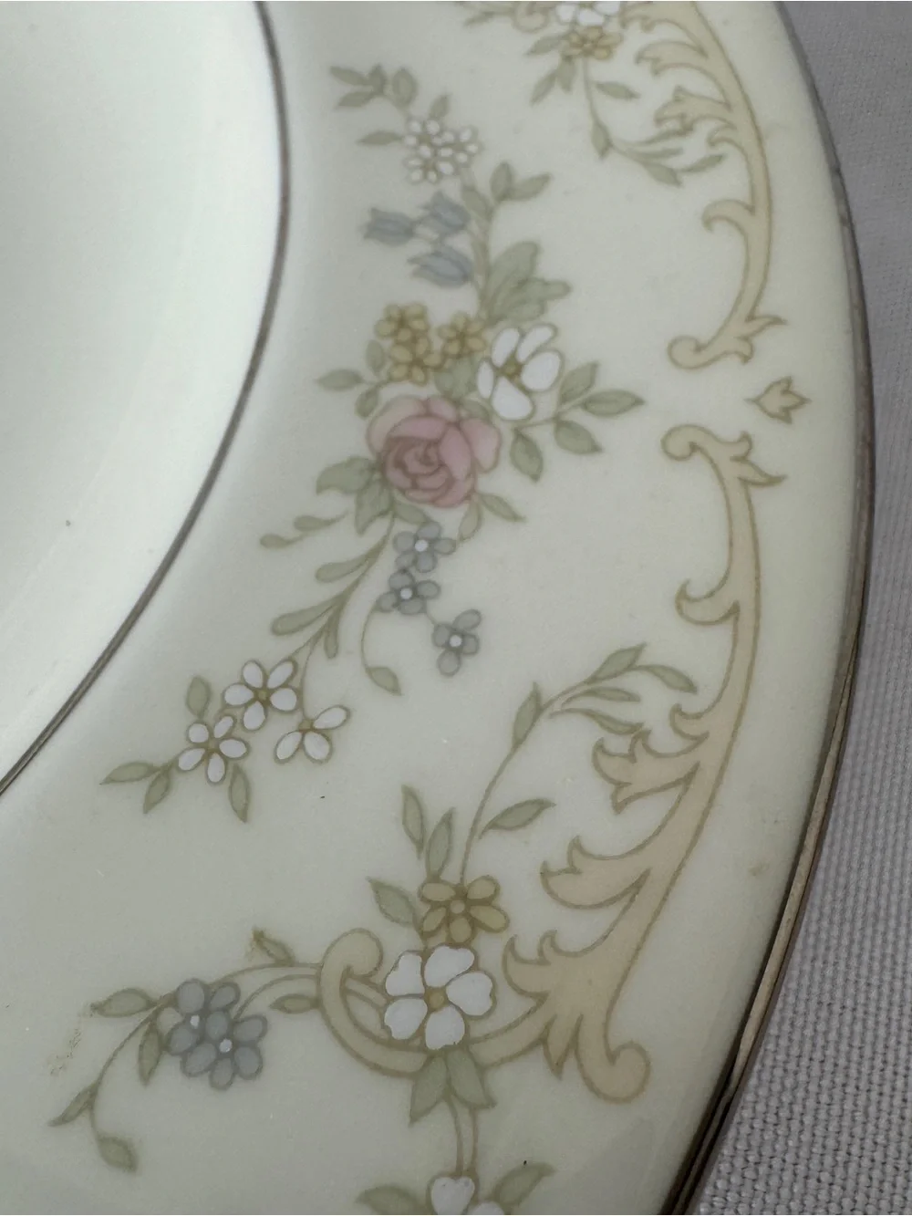 Royal Doulton Diana H5079 Medium Oval Serving Platter (13 1/2